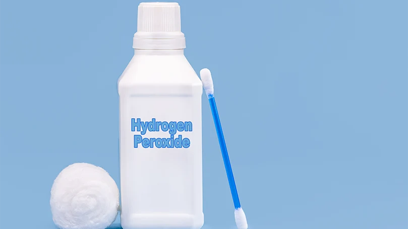 et billede af en plastbeholder med hydrogenperoxid