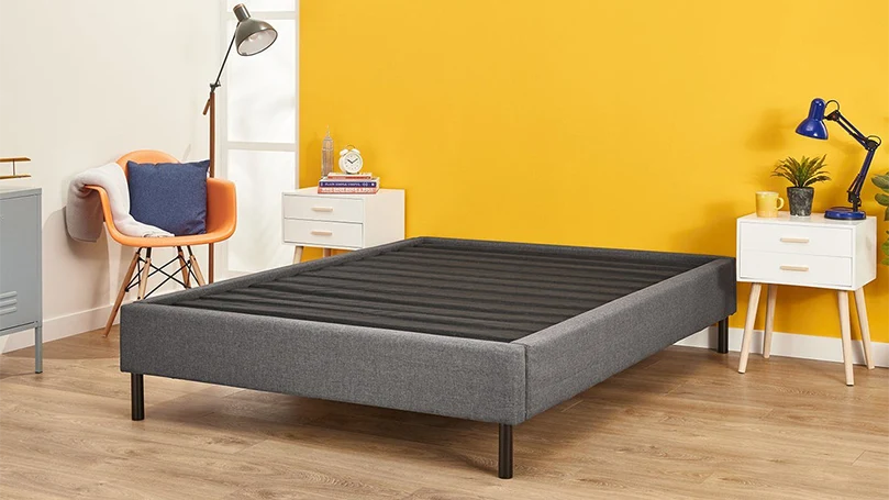 Et billede af Nectar Platform Bed Frame i et soveværelse.